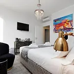 Della Croce Rooms